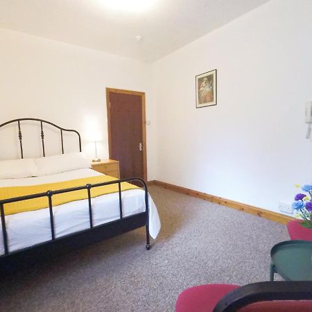 Carnation Flat A In Wembley Apartment Londra Exterior foto