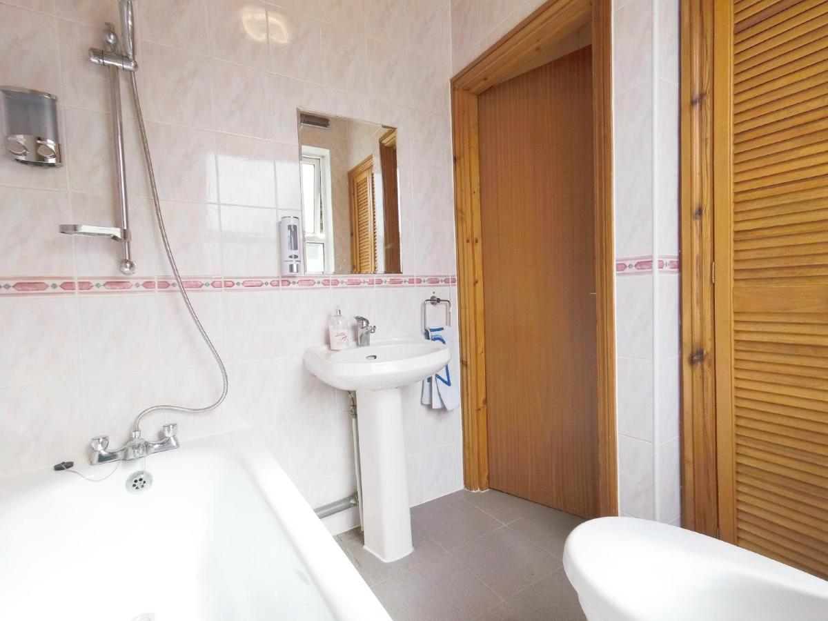 Carnation Flat A In Wembley Apartment Londra Exterior foto