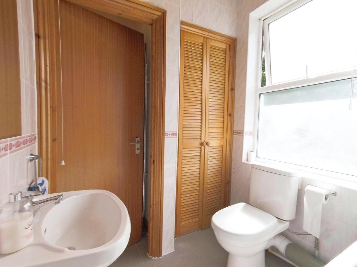 Carnation Flat A In Wembley Apartment Londra Exterior foto