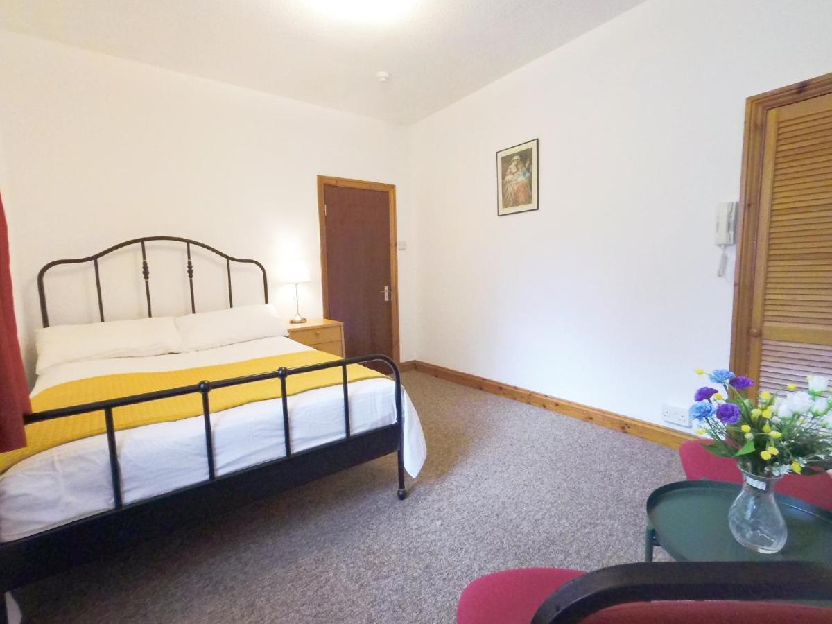 Carnation Flat A In Wembley Apartment Londra Exterior foto