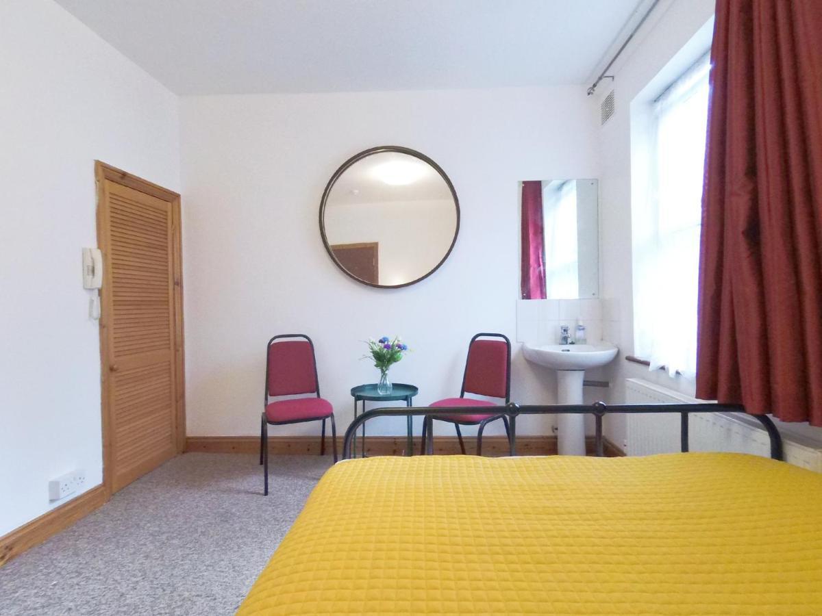 Carnation Flat A In Wembley Apartment Londra Exterior foto