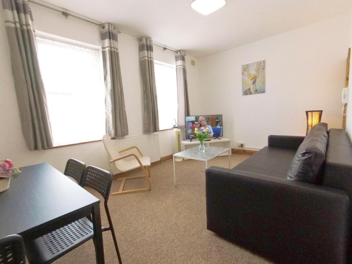 Carnation Flat A In Wembley Apartment Londra Exterior foto