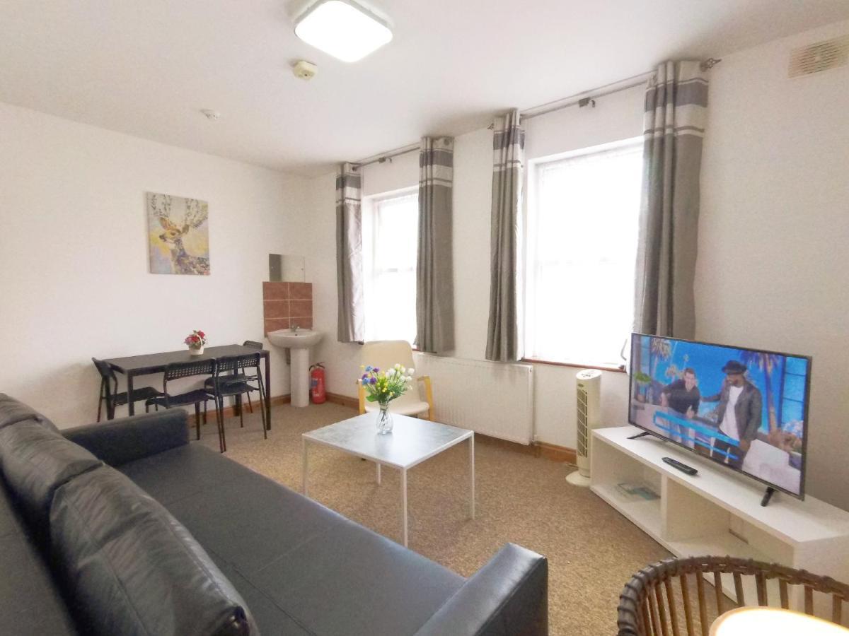 Carnation Flat A In Wembley Apartment Londra Exterior foto