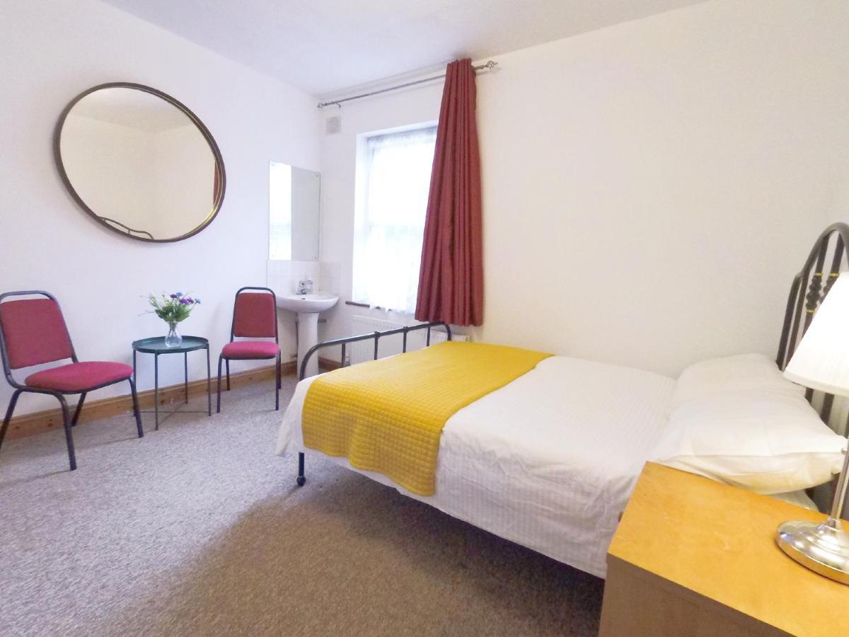Carnation Flat A In Wembley Apartment Londra Exterior foto