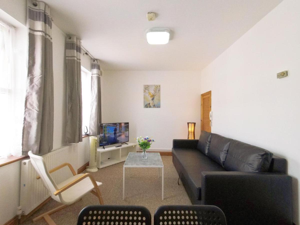 Carnation Flat A In Wembley Apartment Londra Exterior foto