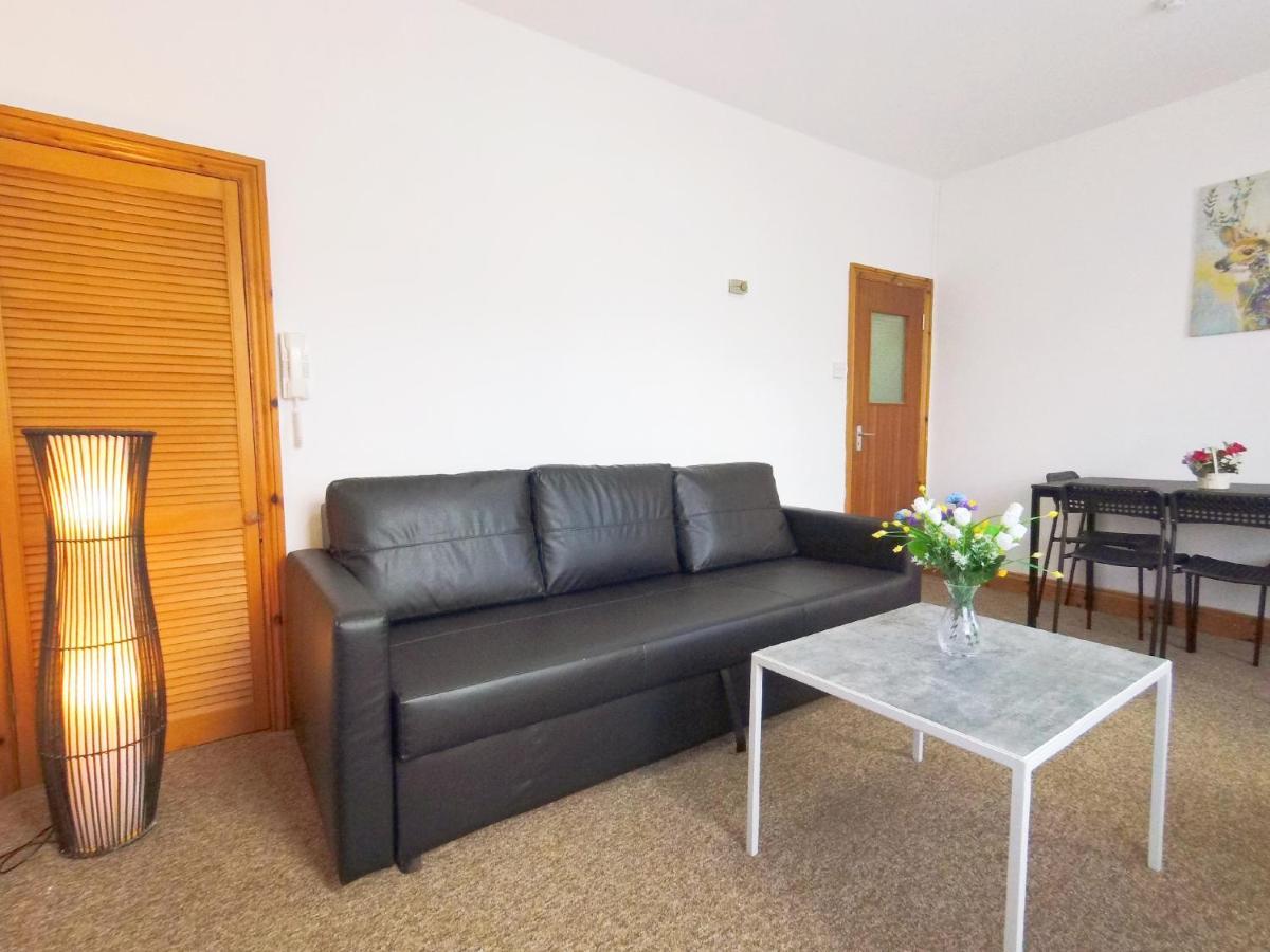 Carnation Flat A In Wembley Apartment Londra Exterior foto